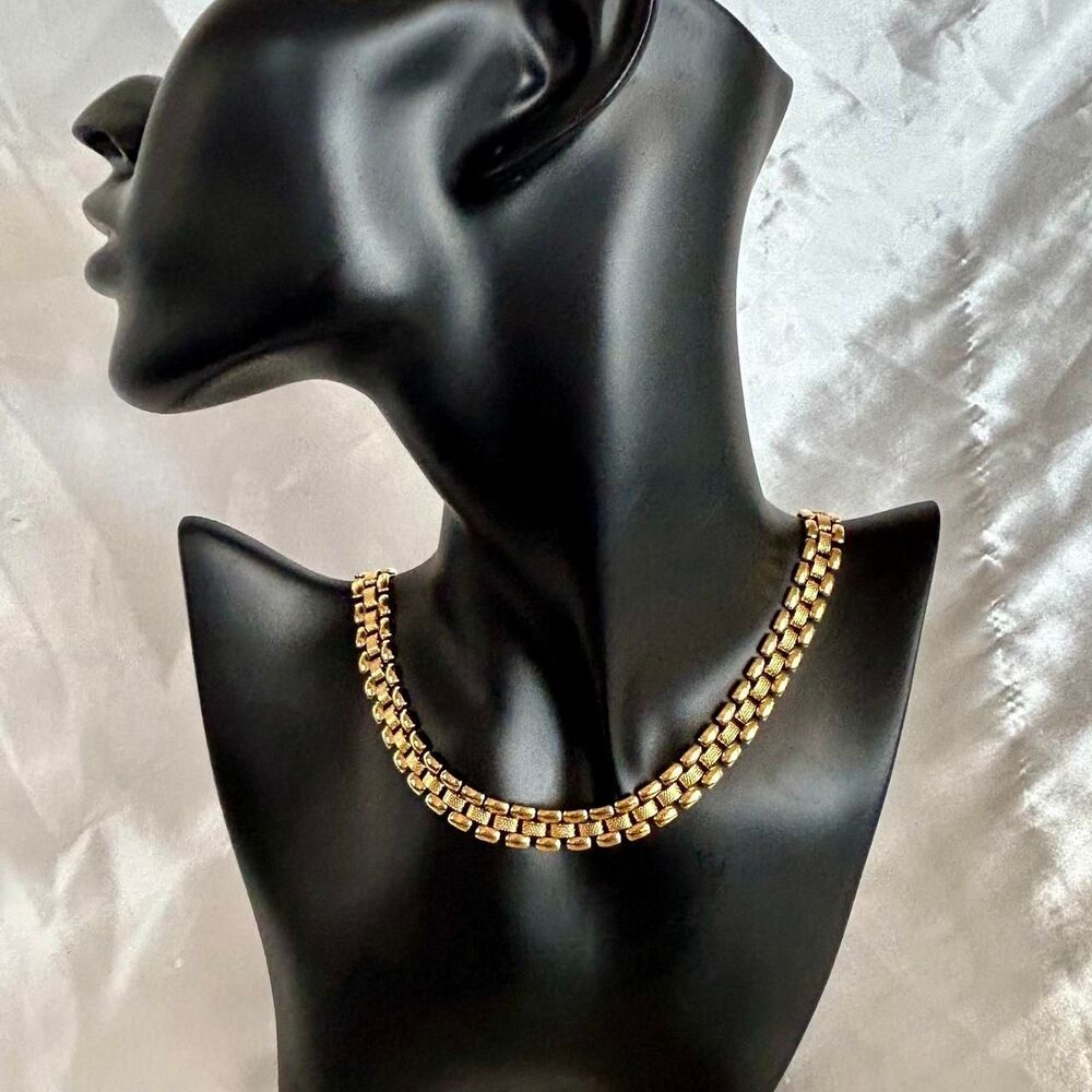 Monet- Vintage Gold Tone Panther Link Necklace - Picture 3 of 4